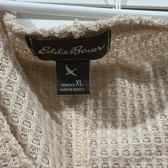 🌸3/$15🌸 Eddie Bauer Beige V-Neck Top - Picture 2 of 4